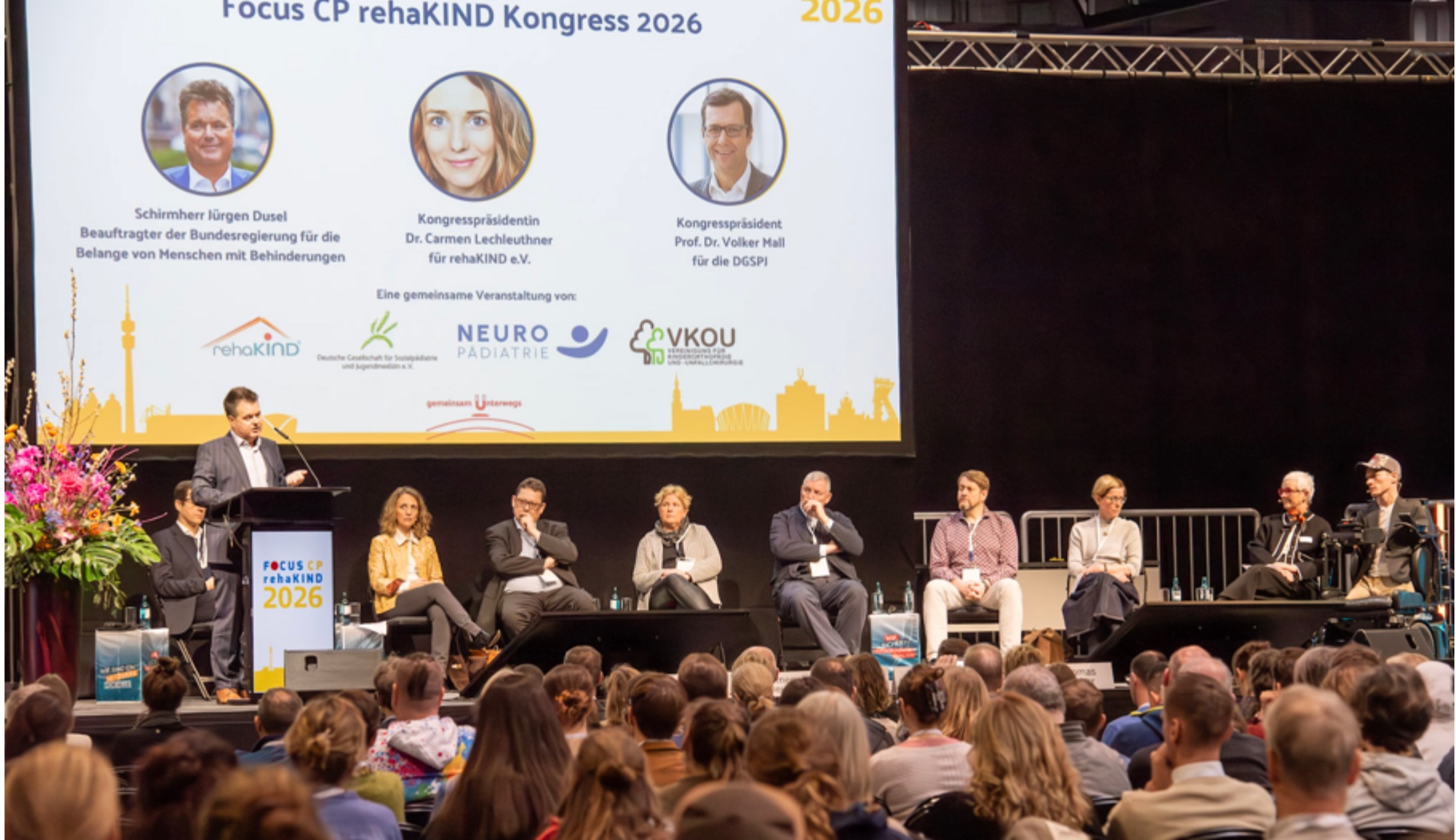 Eröffnung des Plenums beim FocusCP-rehaKIND Kongress 2026 mit Jürgen Dusel und weiteren Gästen